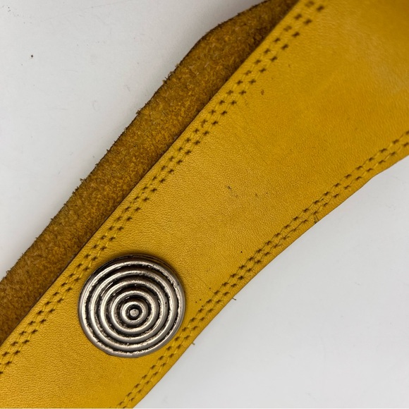 Vtg 90s 80s yellow leather concho belt with a southwestern style buckle set Sz M - Picture 12 of 16